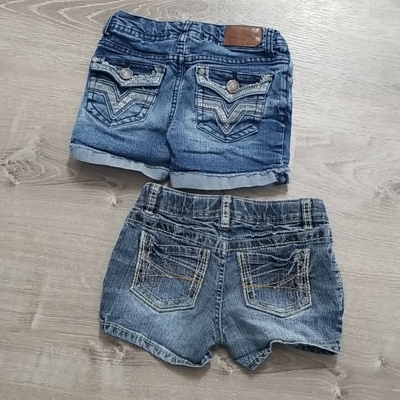 Girl's shorts bundle - Picture 2 of 2